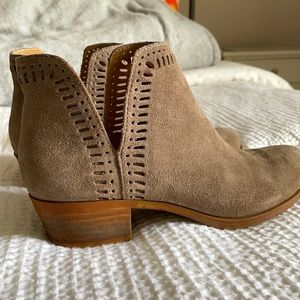 Lucky Brand size 6 suede booties